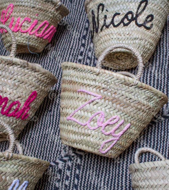 Personalized straw bag, bridesmaid gift bags, gift basket: Text with pom poms