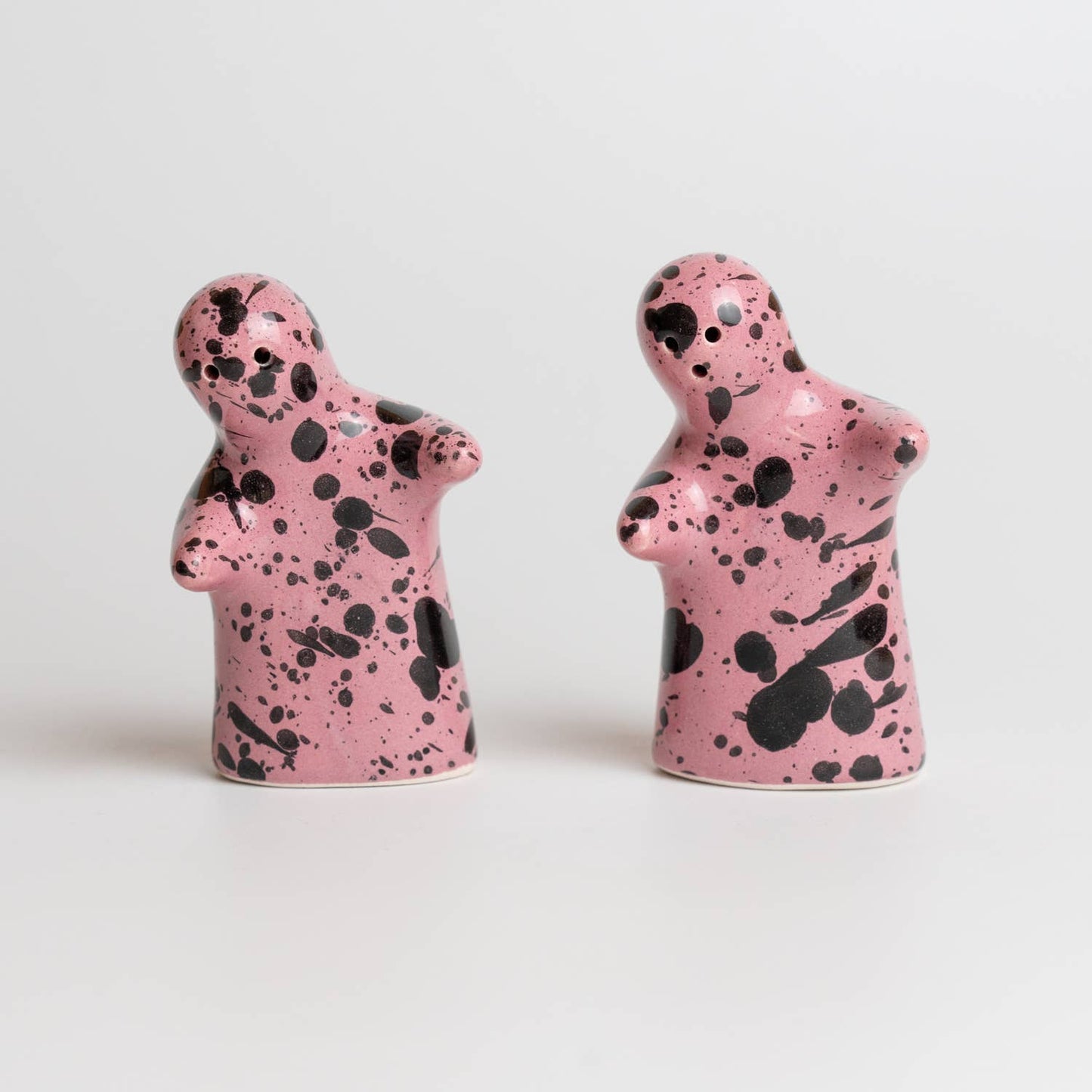 Ceramic salt pepper shaker (Pink and Black)