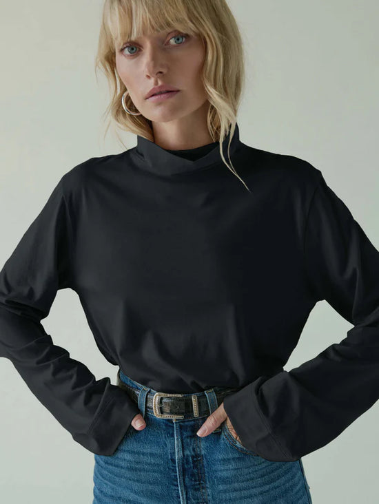 Neo Mock Neck