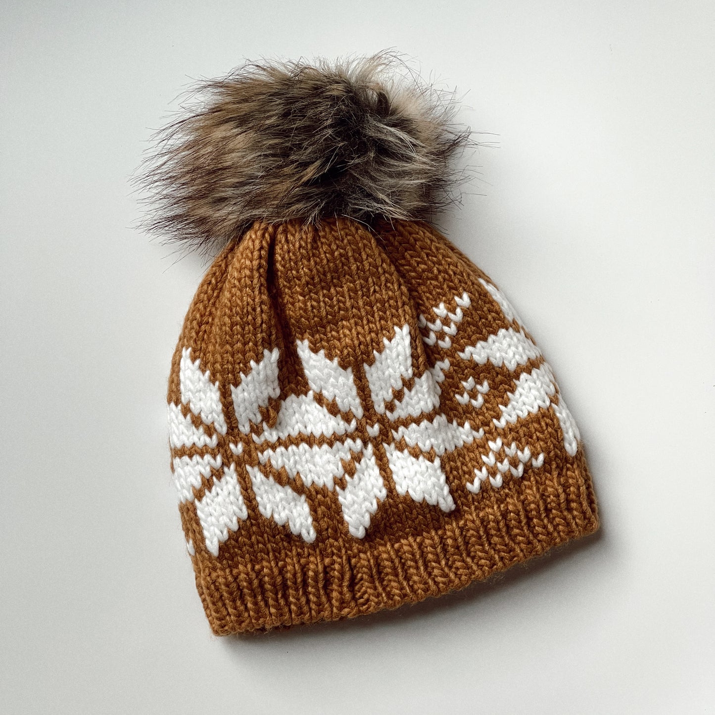 Load image into Gallery viewer, Camel &amp;amp; White Snowflake Pom Hat

